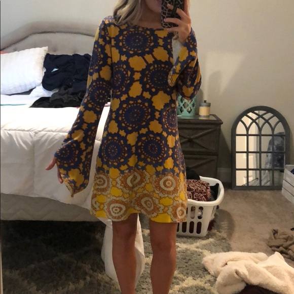 Boutique medallion dress - Picture 2 of 4